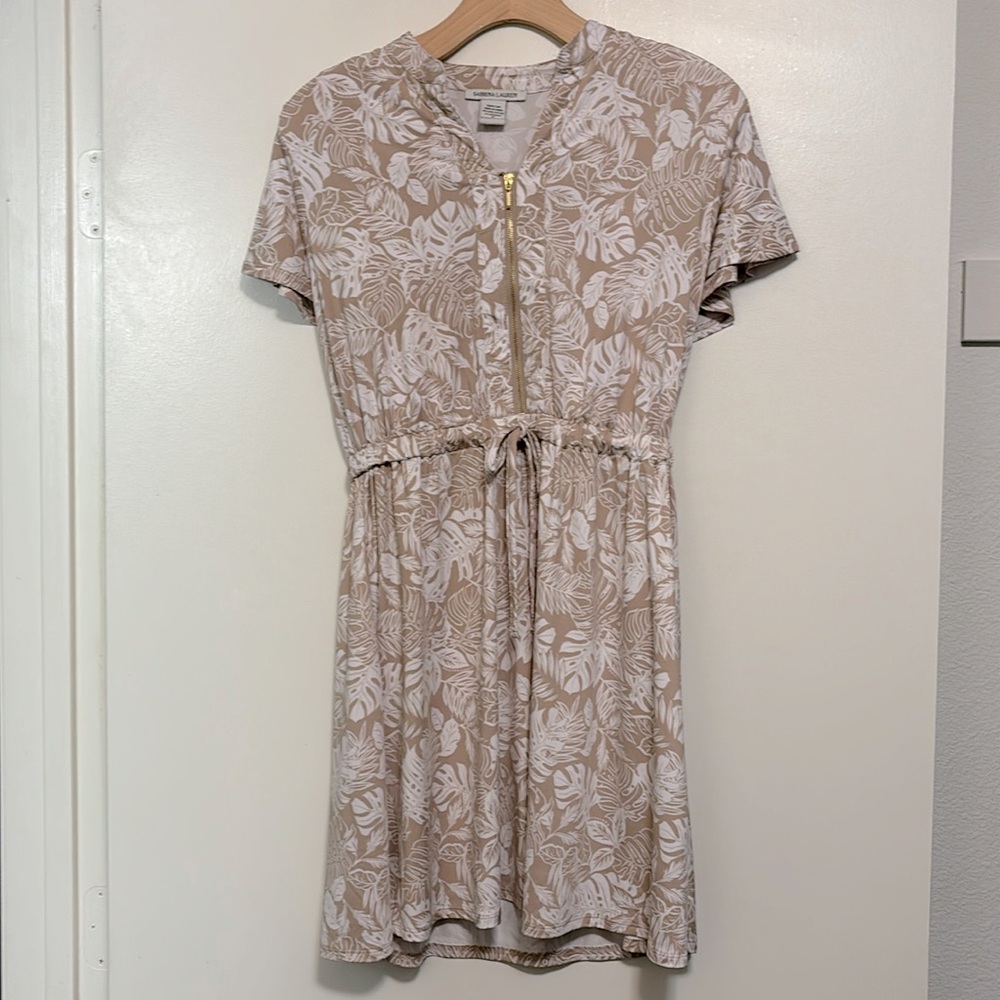 Sabrina Lauren
Size S Casual Dress
